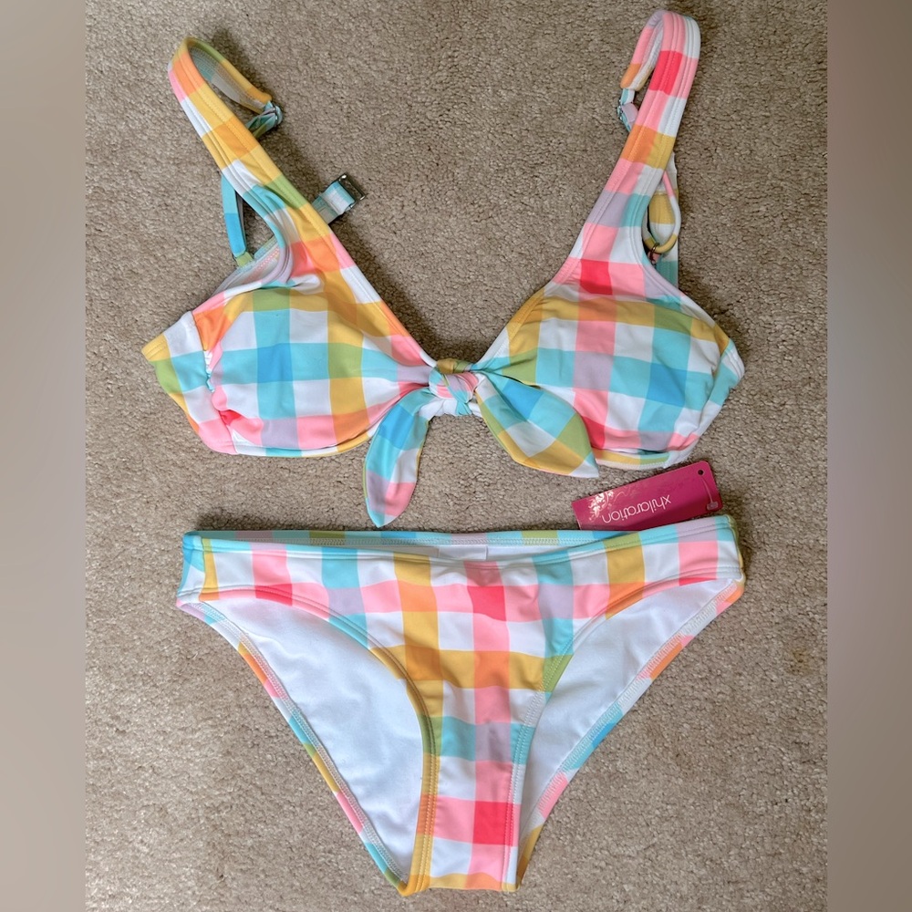 Xhilaration/Target Brand swimsuit set. Top and bottom included.
